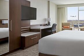 Calgary Airport Marriott In-Terminal Hotel