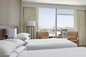 Calgary Airport Marriott In-Terminal Hotel