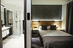 Air Hotel