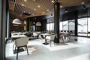 Air Hotel