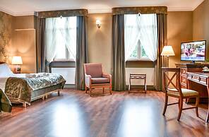 Komoda Club Residence