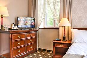 Komoda Club Residence