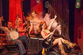 Pine Needles 6 1 Br cabin by RedAwning