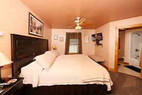 Pine Needles 6 1 Br cabin by RedAwning