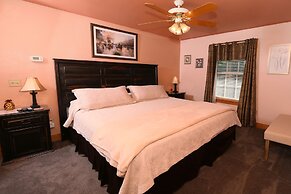 Pine Needles 6 1 Br cabin by RedAwning