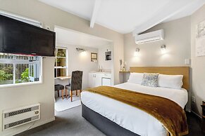 Cottage Mews Motel