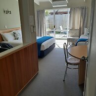 Cottage Mews Motel