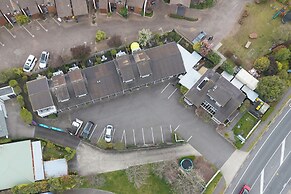 Cottage Mews Motel