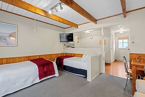 Cottage Mews Motel