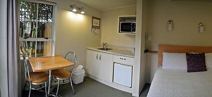 Cottage Mews Motel