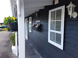 Cottage Mews Motel