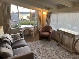 Cottage Mews Motel