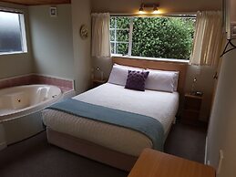 Cottage Mews Motel