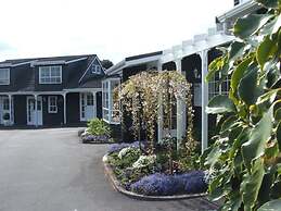 Cottage Mews Motel