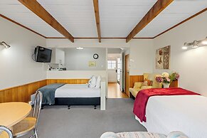 Cottage Mews Motel