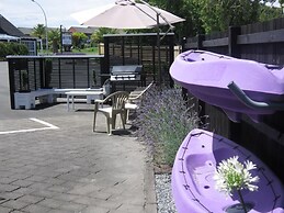 Cottage Mews Motel