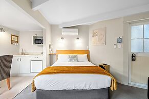 Cottage Mews Motel