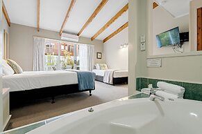 Cottage Mews Motel