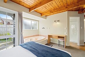 Cottage Mews Motel