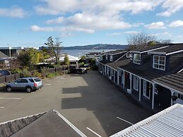 Cottage Mews Motel