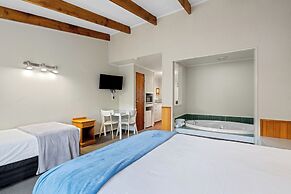 Cottage Mews Motel