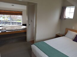 Cottage Mews Motel
