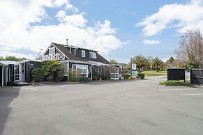 Cottage Mews Motel