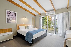 Cottage Mews Motel