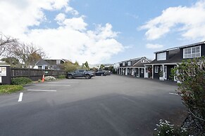 Cottage Mews Motel