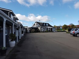 Cottage Mews Motel