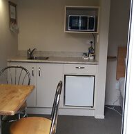 Cottage Mews Motel