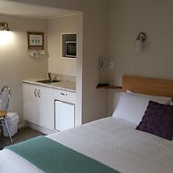 Cottage Mews Motel