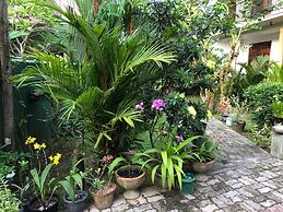 Coral Palm Villa & Apartments