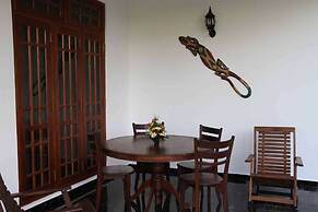 Coral Palm Villa & Apartments