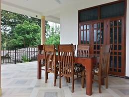 Coral Palm Villa & Apartments