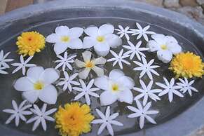 Coral Palm Villa & Apartments