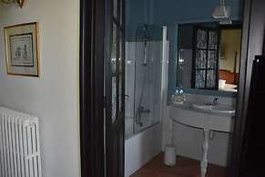 Caserío de Lobones