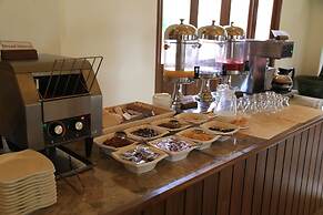 Gracious Bagan Hotel