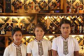 Gracious Bagan Hotel