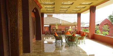 Gracious Bagan Hotel