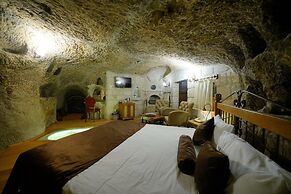 Harman Cave Hotel