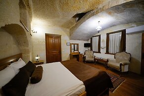 Harman Cave Hotel