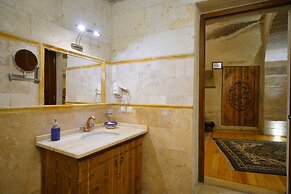 Harman Cave Hotel