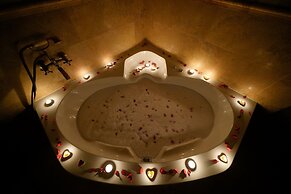 Harman Cave Hotel