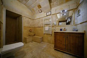 Harman Cave Hotel
