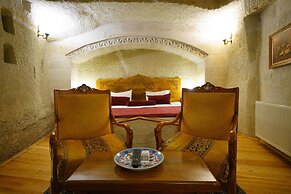 Harman Cave Hotel
