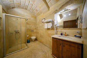 Harman Cave Hotel