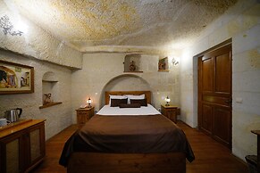 Harman Cave Hotel