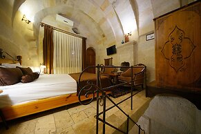 Harman Cave Hotel