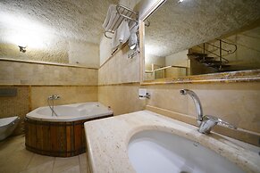 Harman Cave Hotel